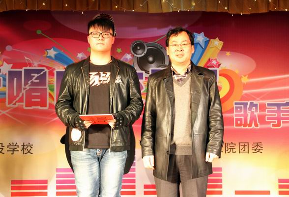 調整大小 張衛東院長(cháng)給獲得一等獎的選手頒獎.jpg