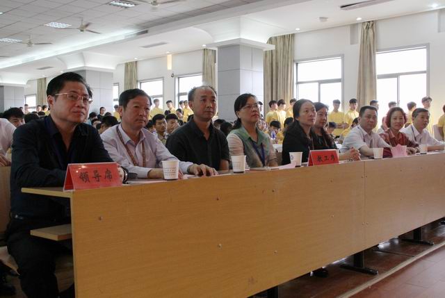 調整大小 1、蒞臨比賽現場(chǎng)的領(lǐng)導.jpg