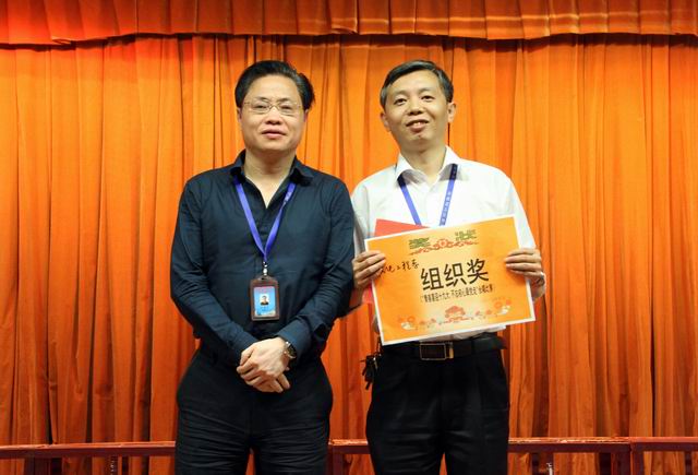 調整大小 9、任建設副院長(cháng)給機電工程系頒發(fā)組織獎.jpg