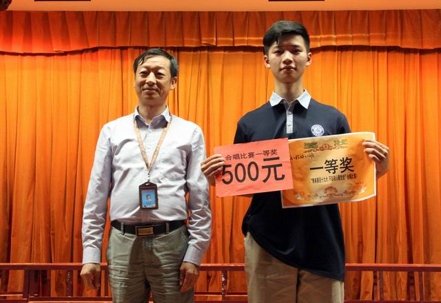 調整大小 10、吳良照書(shū)記給獲得一等獎的代表隊頒獎.jpg