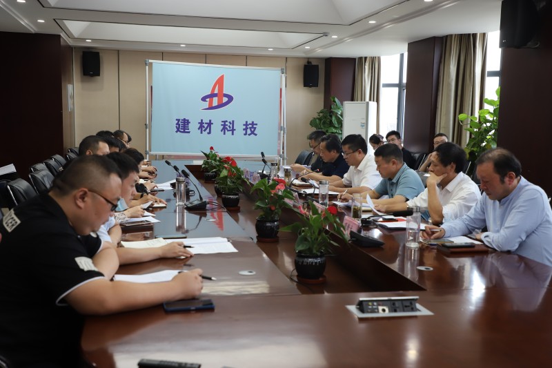 黨委中心組學(xué)習擴大會(huì )議_副本.jpg