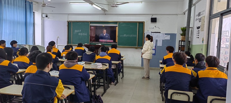 藝術(shù)系觀(guān)看技能成才技能報國先進(jìn)事跡報告1.jpg 藝術(shù)系觀(guān)看技能成才技能報國先進(jìn)事跡報告1.jpg