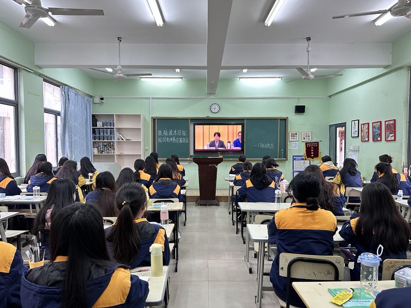 藝術(shù)系觀(guān)看技能成才技能報國先進(jìn)事跡報告2.jpg 藝術(shù)系觀(guān)看技能成才技能報國先進(jìn)事跡報告2.jpg