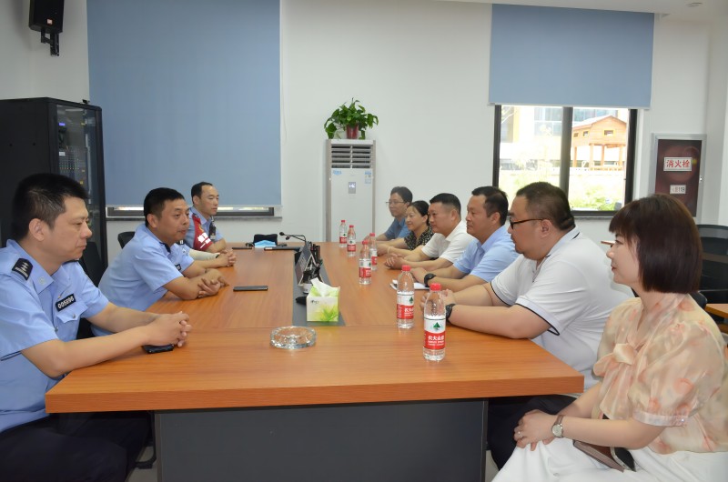 警企互助心連心 共建和諧警企情_(kāi)2(1).jpg