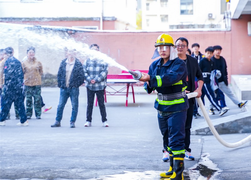開(kāi)展志愿消防隊培訓（2）.jpg