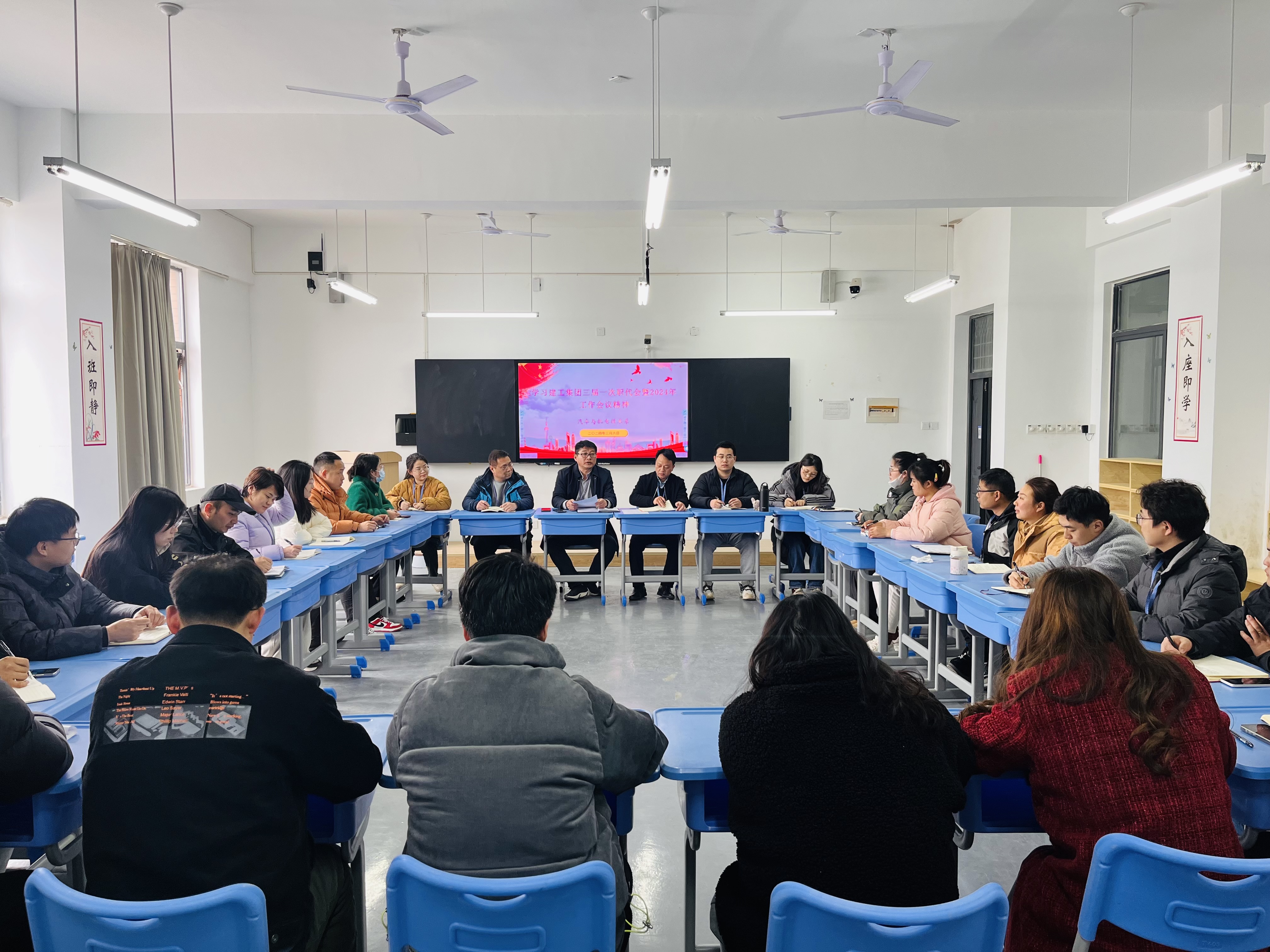 汽車(chē).jpg 汽車(chē).jpg