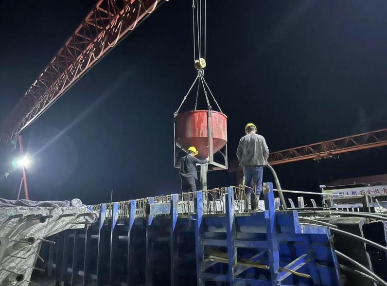 那些奮戰在一線(xiàn)的“勞動(dòng)剪影”。何儲世豪攝