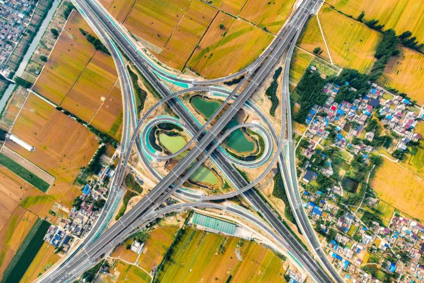 安徽建工自主投資建設的徐淮阜高速。安徽建工集團供圖